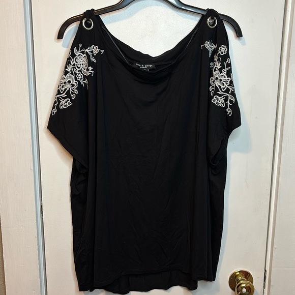 Women’s Plus Cable and Gauge Embroidered Top With Open Sleeve 3X Black - Picture 1 of 6